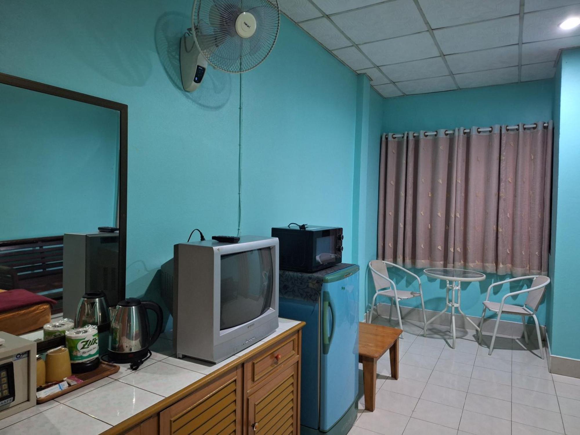 Phonsomboon Guesthouse เกาะเต่า ภายนอก รูปภาพ